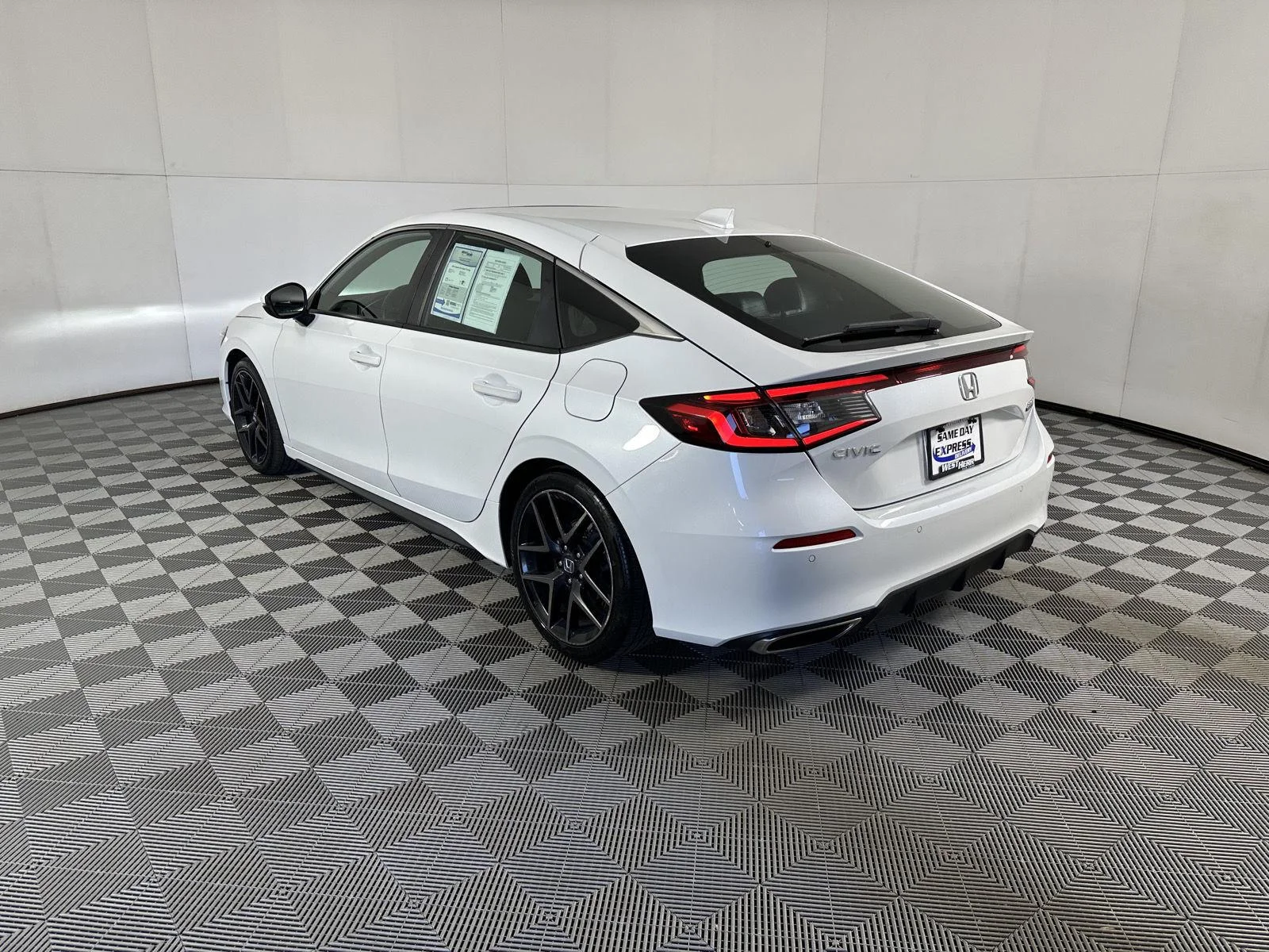 Used 2022 Platinum White Pearl Honda Sport Touring image 37