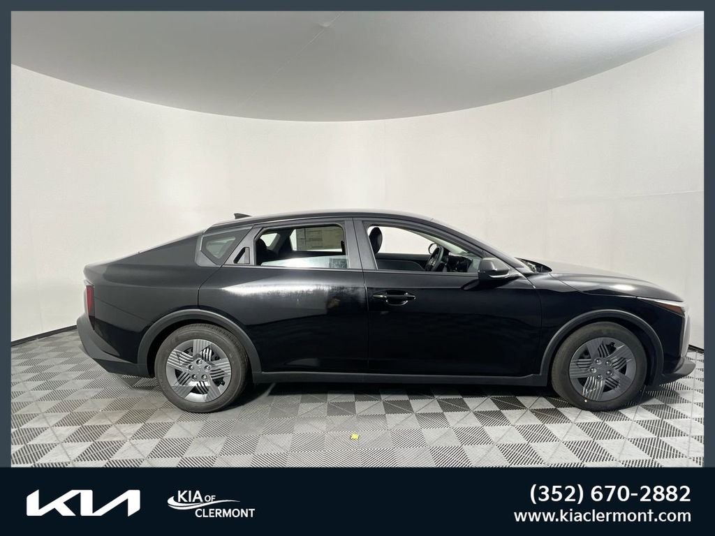 2026 Kia K4 LX AT's photo