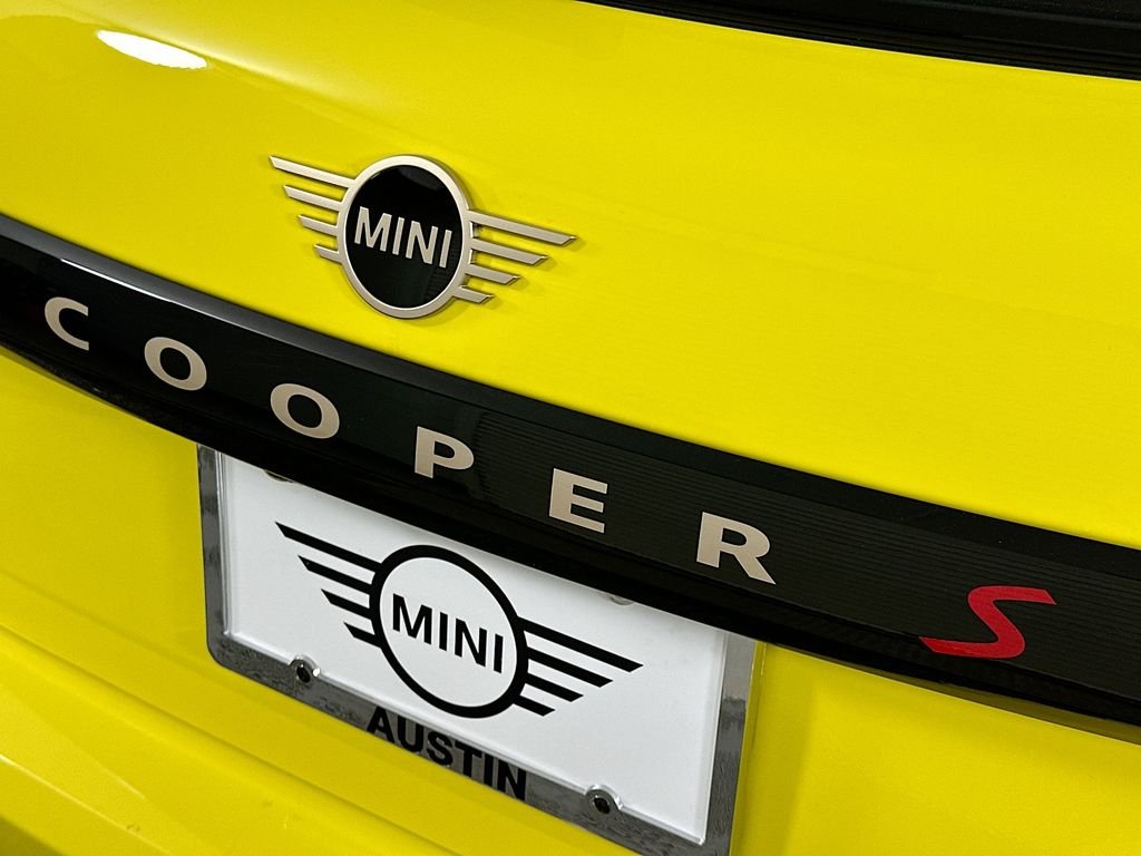 Used 2025 Yellow MINI Signature Plus image 21