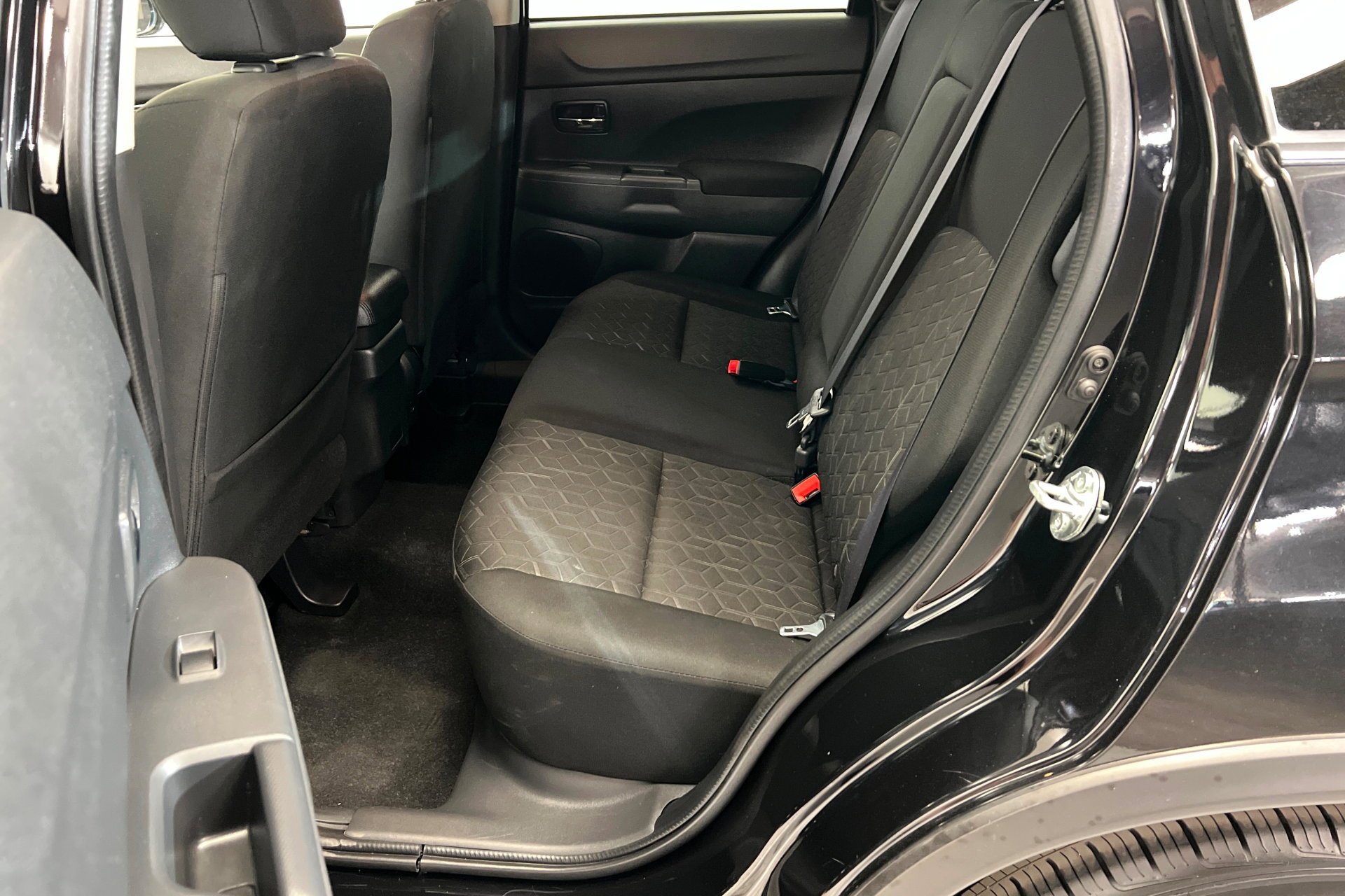 Used 2025 Silver Mitsubishi 2.0 ES image 22