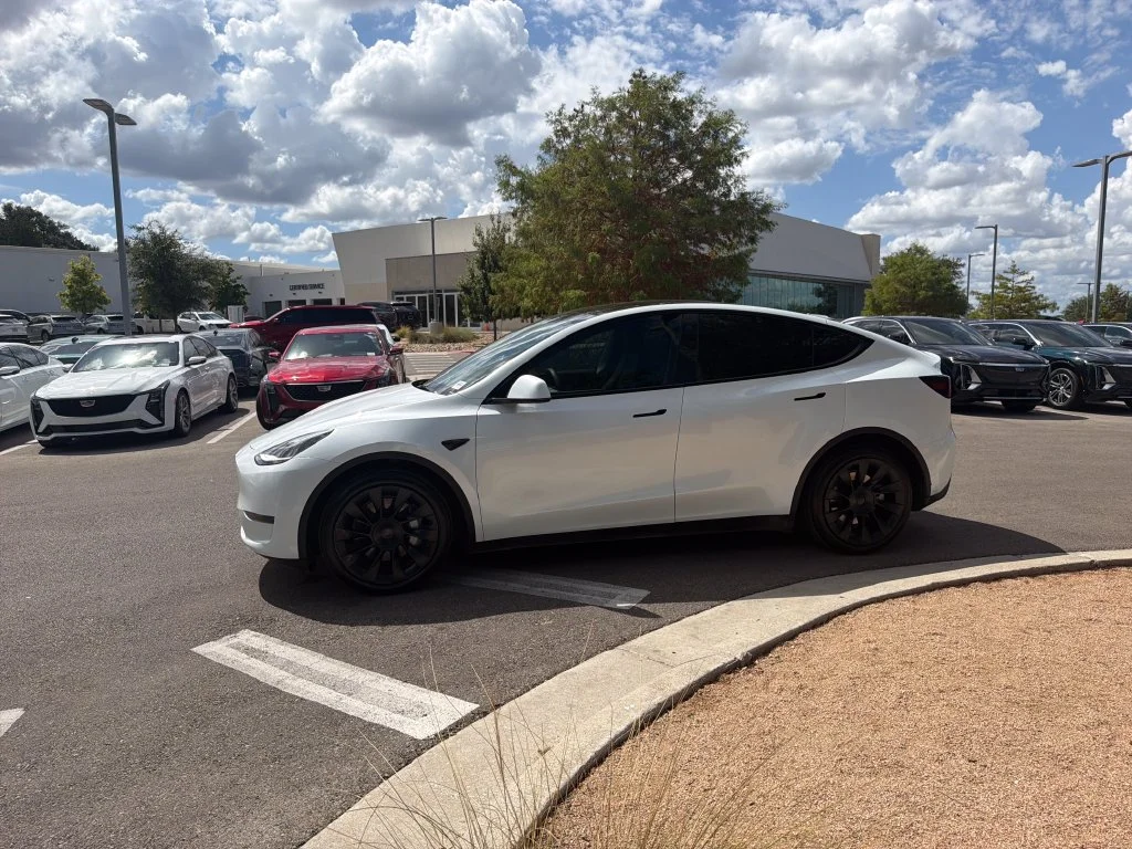 Used 2023  Tesla Standard Range image 4
