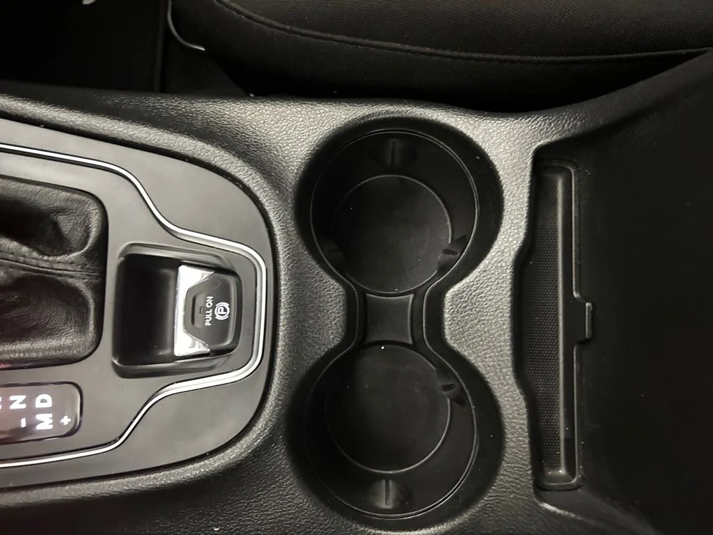 Used 2019 Red Jeep Latitude image 23