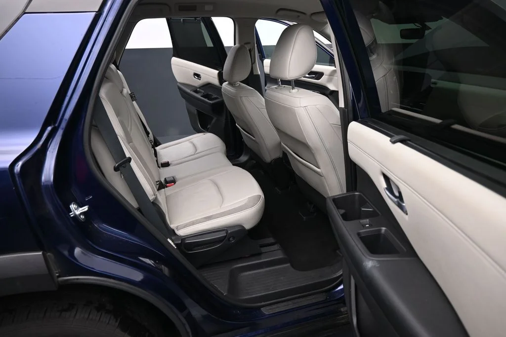 Used 2023 Blue Nissan SL image 25