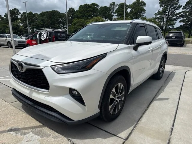 Used 2021 White Toyota XLE image 1
