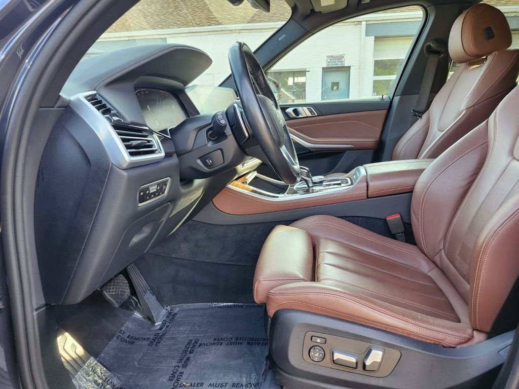 Used 2021 Gray BMW xDrive40i image 18