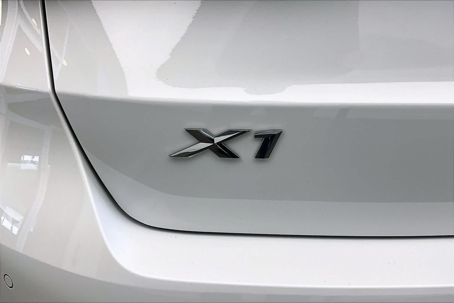 Used 2025 Alpine White BMW xDrive28i image 65