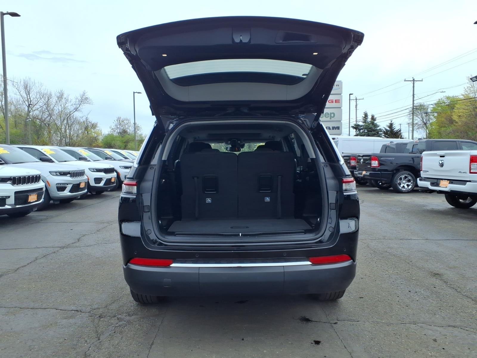 Used 2023 Black Jeep Laredo image 25