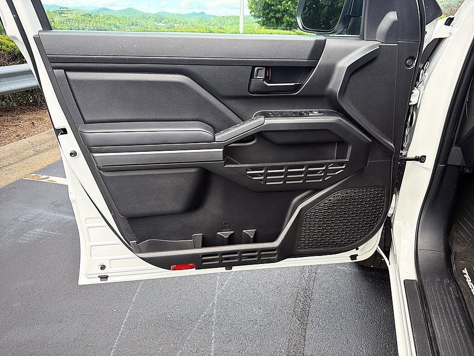 Used 2025 Ice Toyota SR5 image 9