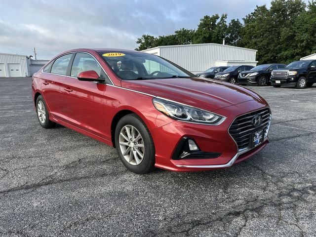 Used 2019 Red Hyundai SE image 11