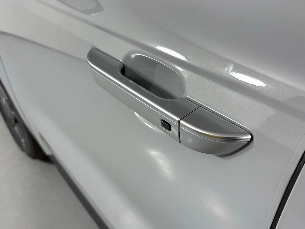 New 2026 Ceramic Silver Kia EX image 12