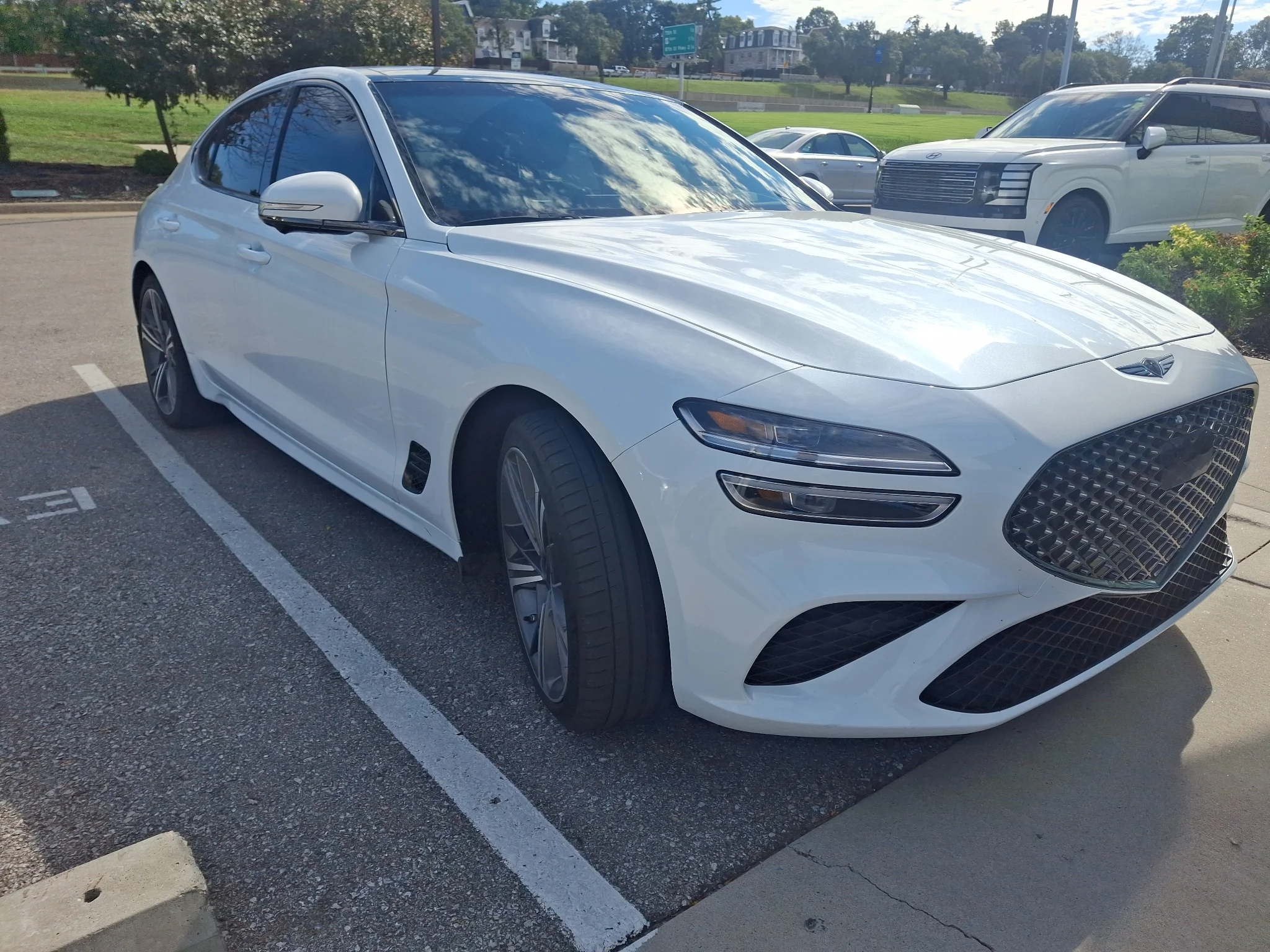 Used 2024 Uyuni White Genesis 3.3T Sport Advanced image 8