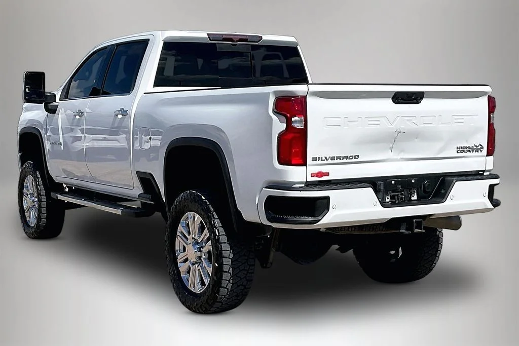 Used 2023 White Chevrolet High Country image 4