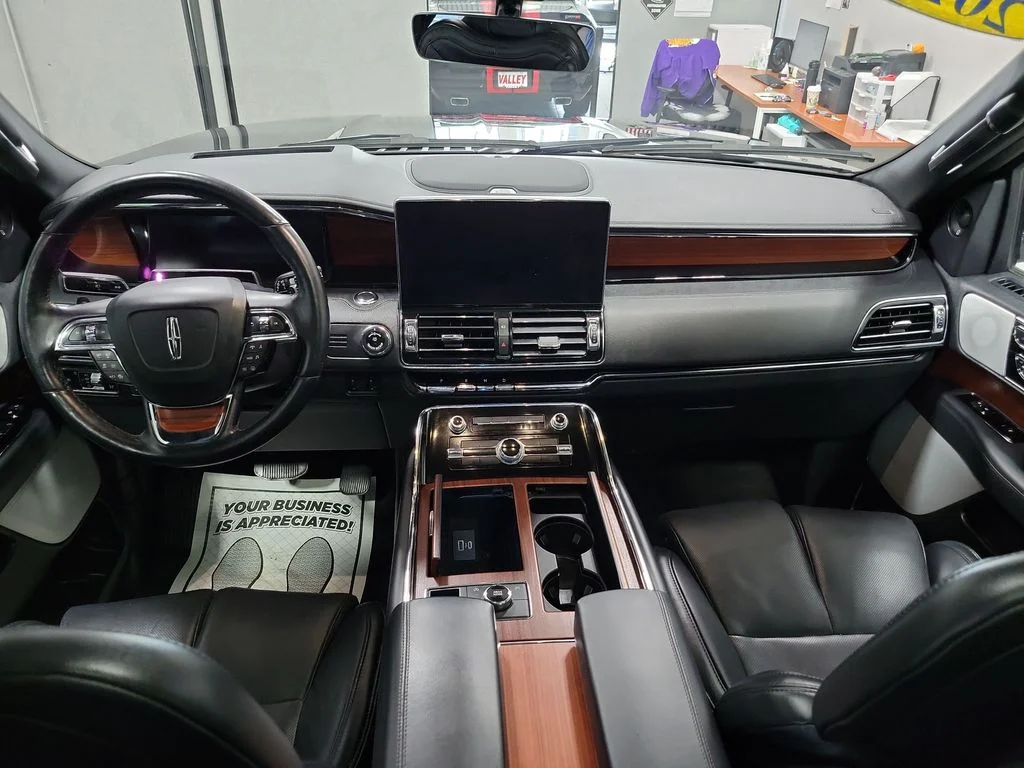 Used 2024 Black Metallic Lincoln Reserve image 5
