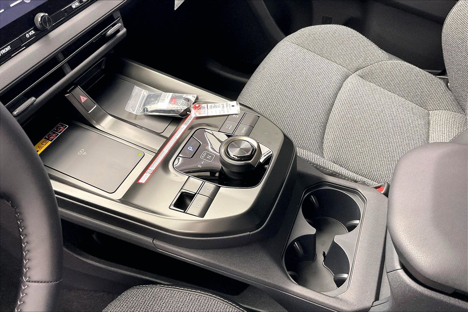 2026 Toyota bZ XLE - Photo 8