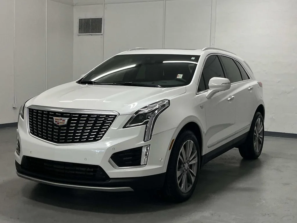 Used 2025 Crystal White Tricoat Cadillac Premium Luxury image 4