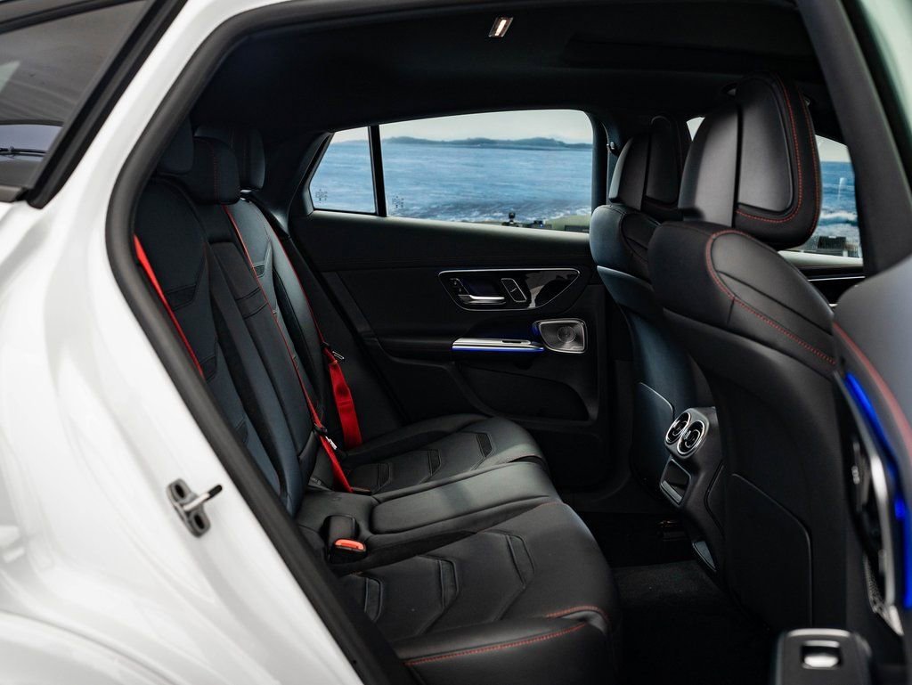 New 2026 MANUFAKTUR Moonlight White Metallic Mercedes-Benz GLC 43 AMG® image 46