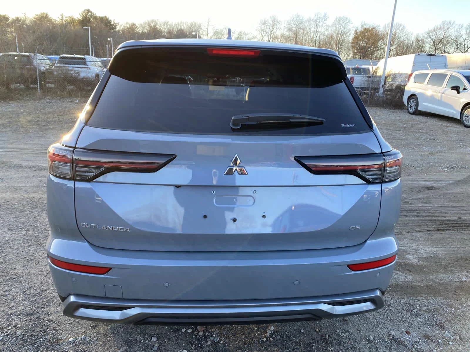 New 2026 Moonstone Gray Metallic Mitsubishi SE image 4