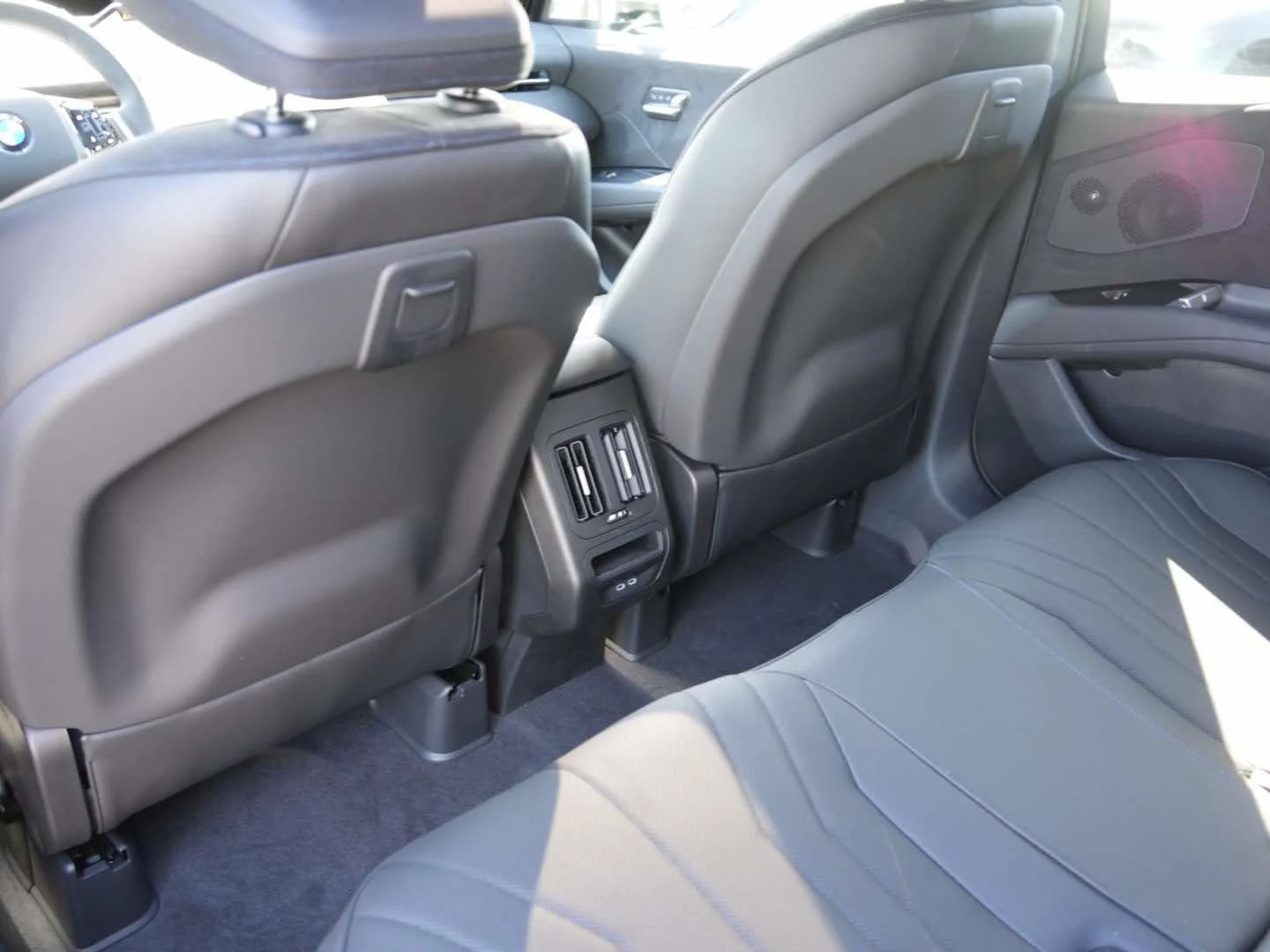 New 2027 Eucalyptus Green Metallic BMW 50 xDrive image 12