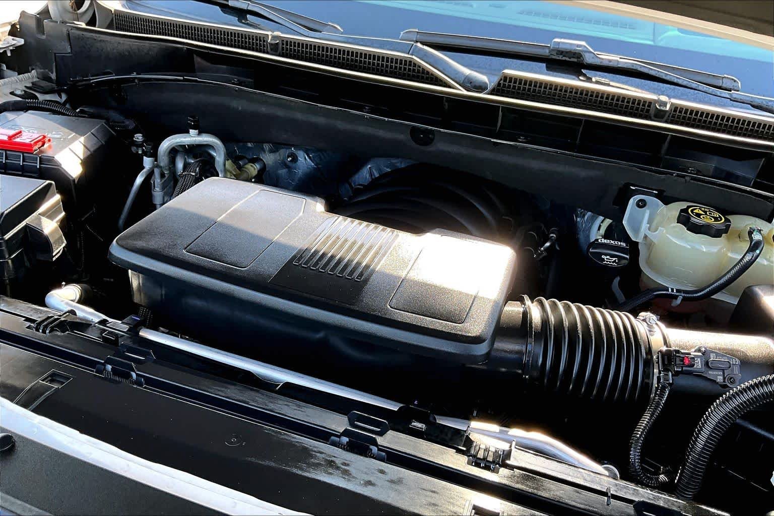 Used 2021 White Frost Tricoat GMC Denali image 32