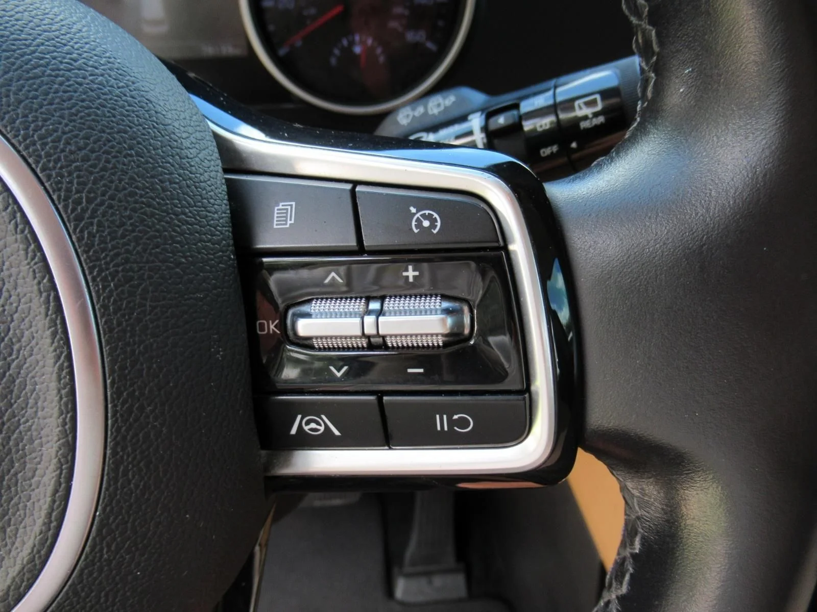 Used 2024 White Kia LX image 27