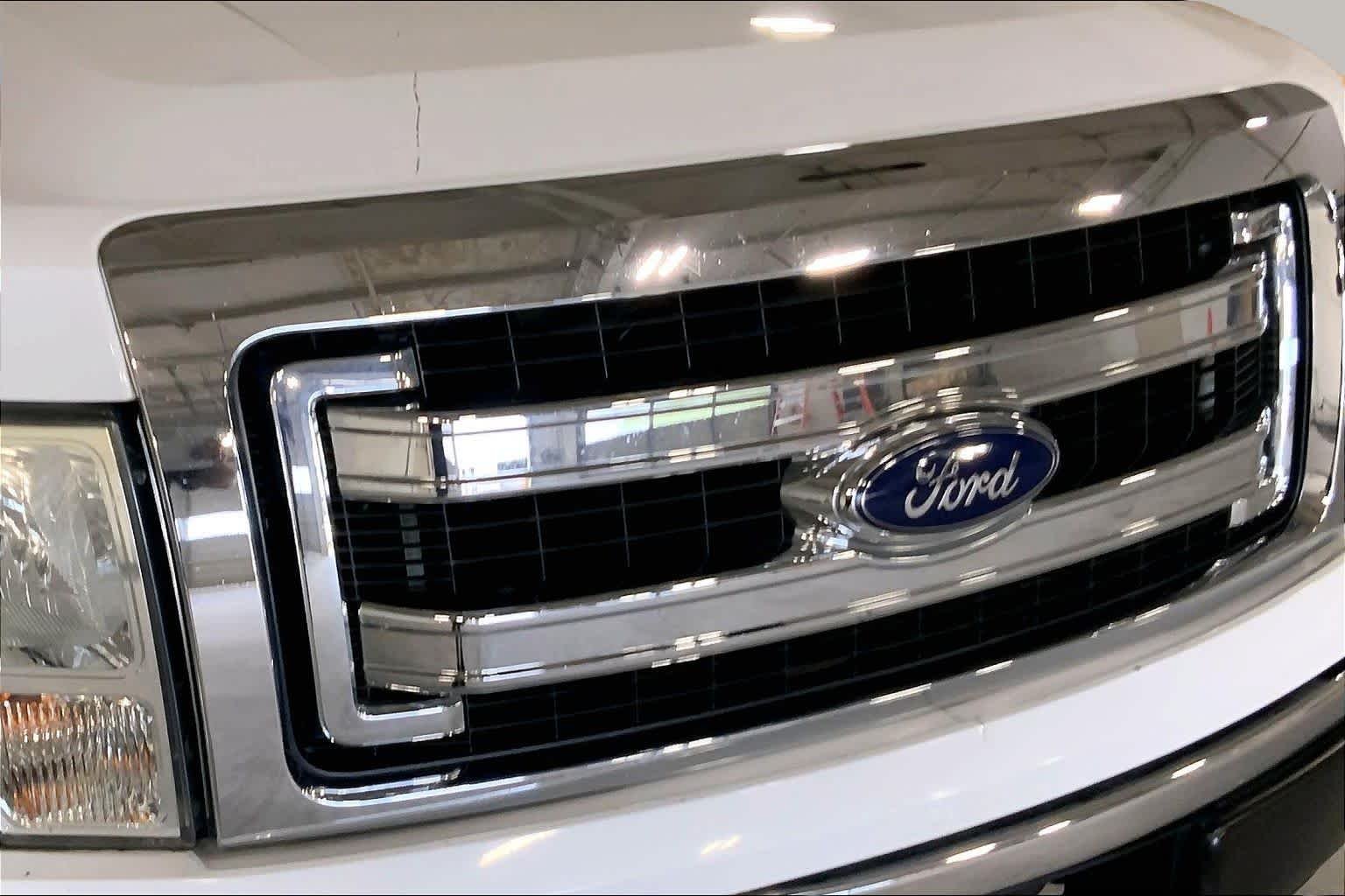 Used 2014 Oxford White Ford XL image 24