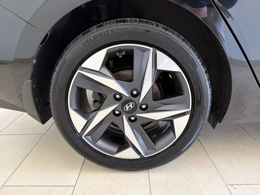 Used 2023 Phantom Black Hyundai SEL image 7