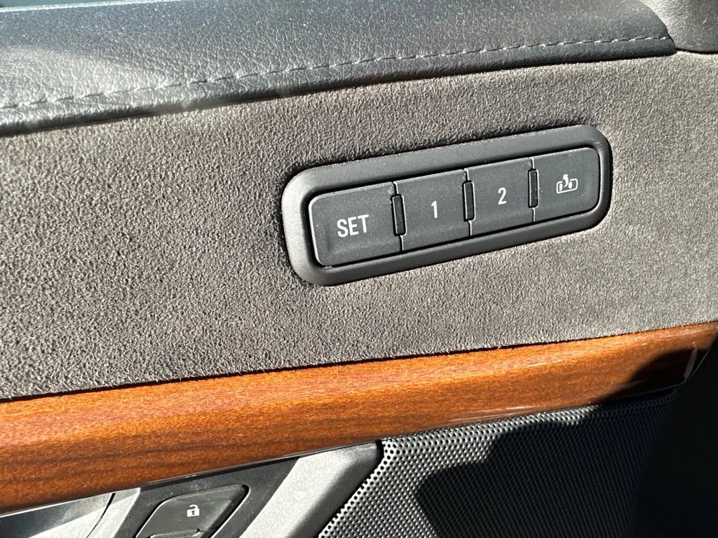 Used 2018 BLACK RAVEN Cadillac Luxury image 9
