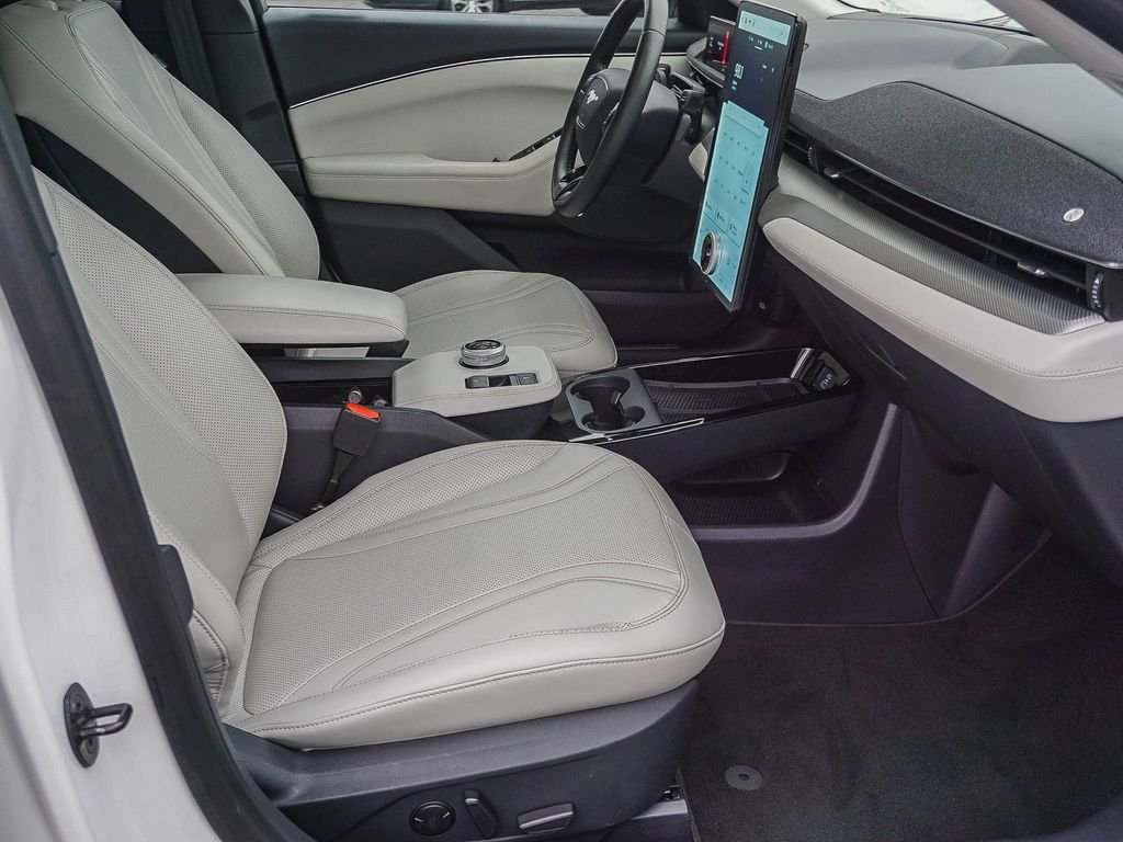 Used 2022 White Ford Premium image 13