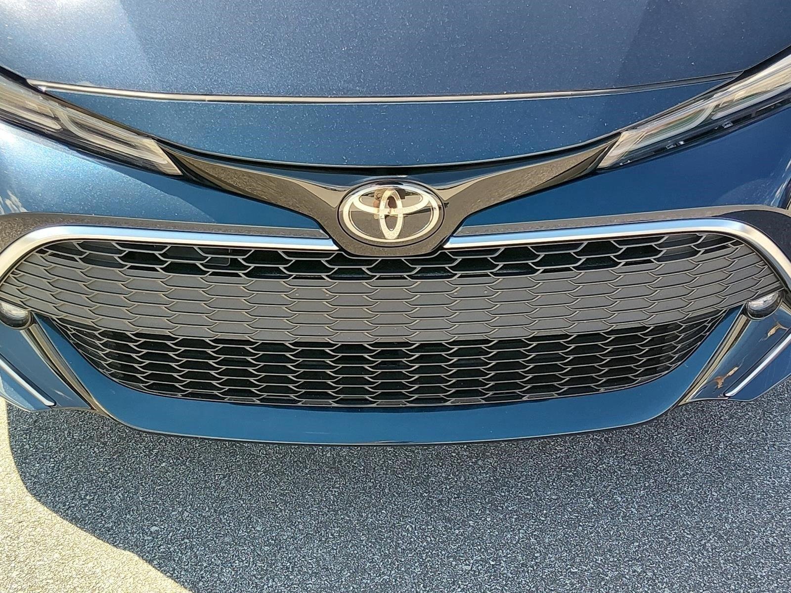 Used 2022 Galactic Aqua Mica TOYOTA XSE image 9