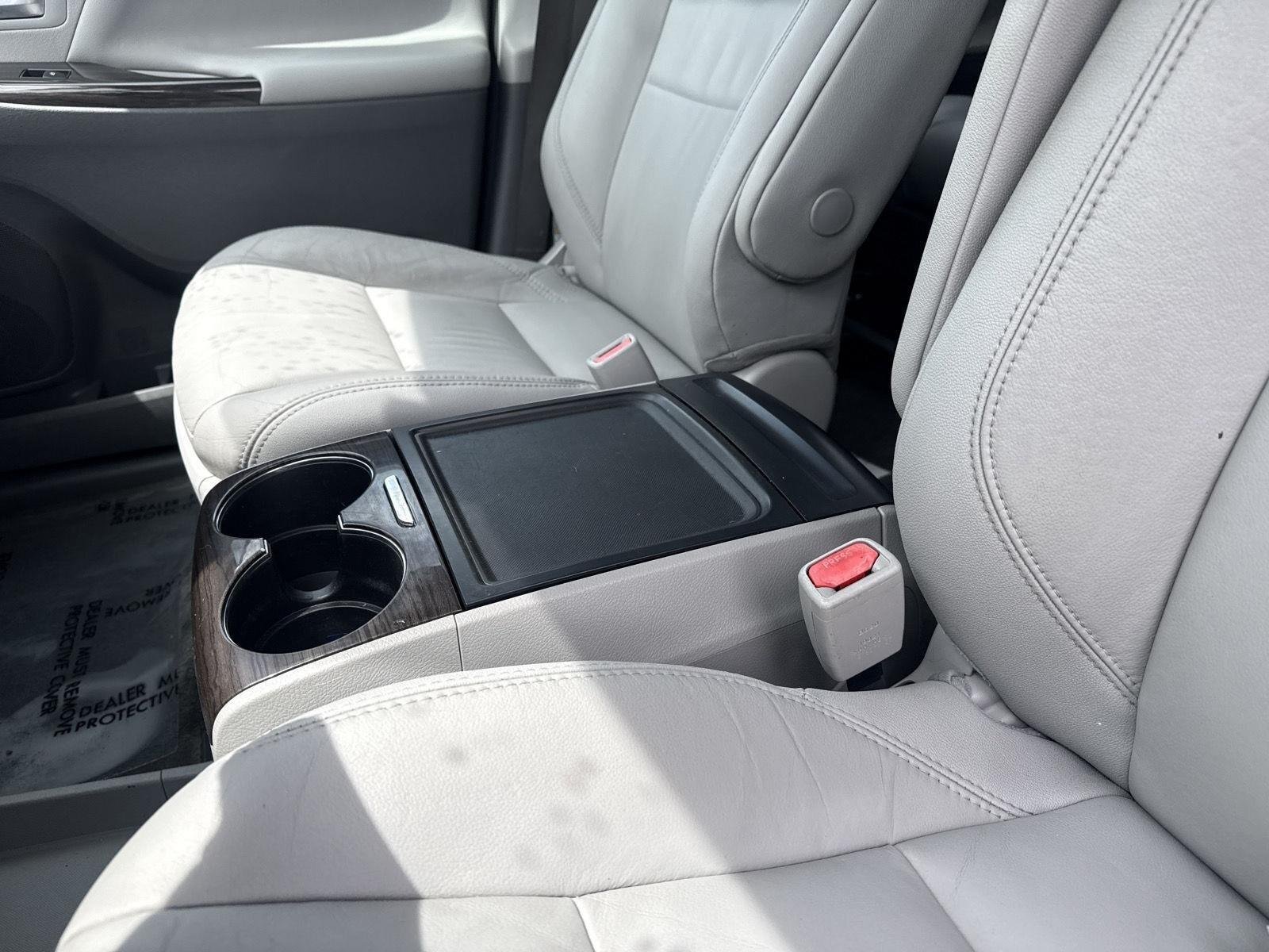 Used 2018 Predawn Gray Mica Toyota XLE image 18
