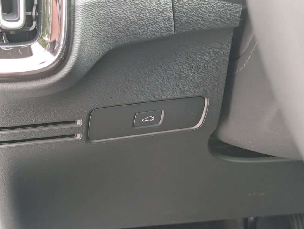 2026 Volvo XC40 Plus - Photo 15