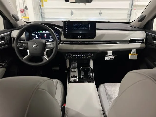 2025 Mitsubishi Outlander SEL Platinum Edition - Photo 12