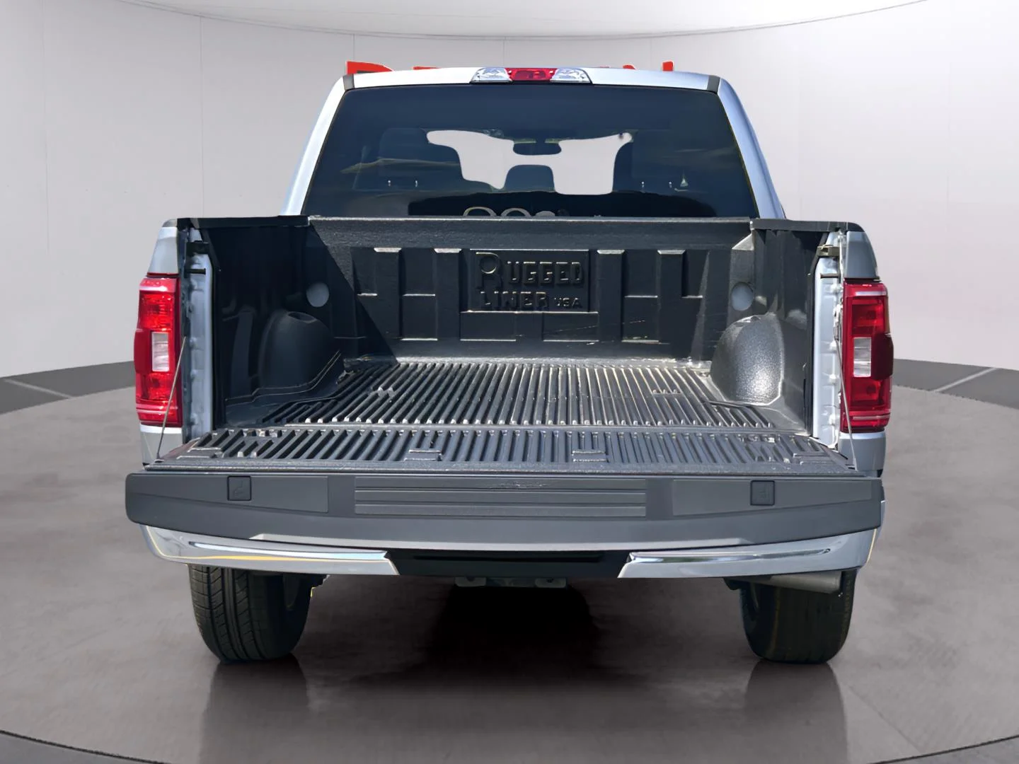Used 2023 Iconic Silver Ford XLT image 9