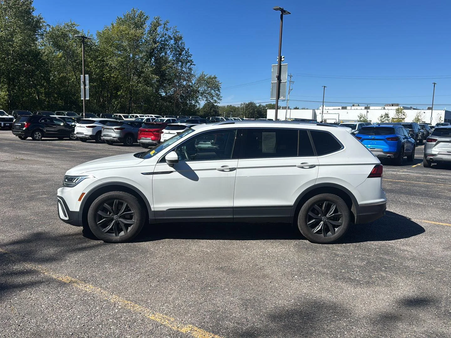Used 2024 Pure White Volkswagen SE image 6