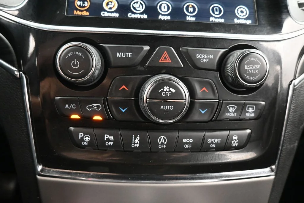 Used 2021 Granite Crystal Metallic Clearcoat Jeep Limited image 25