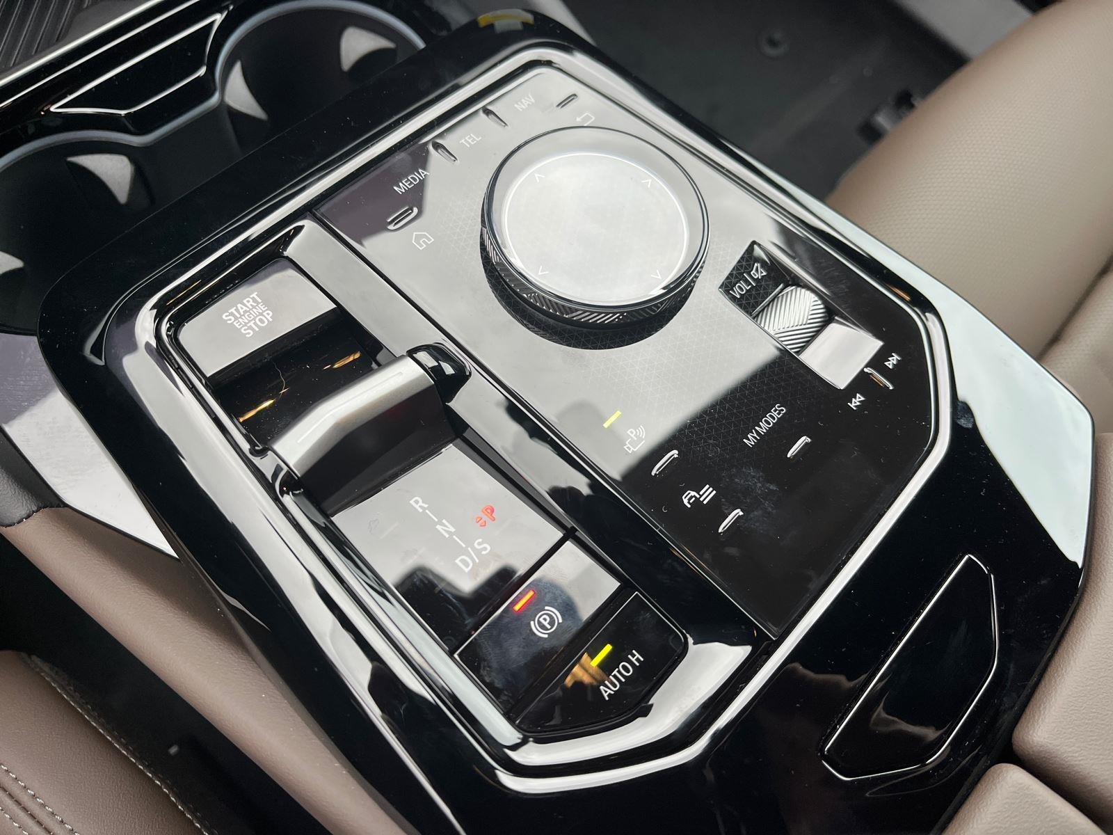 2025 BMW 5 Series 530i - Photo 17