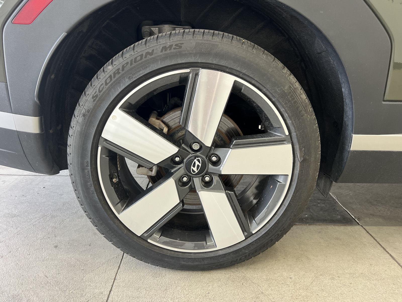 Used 2024 Rockwood Green Hyundai Limited image 9