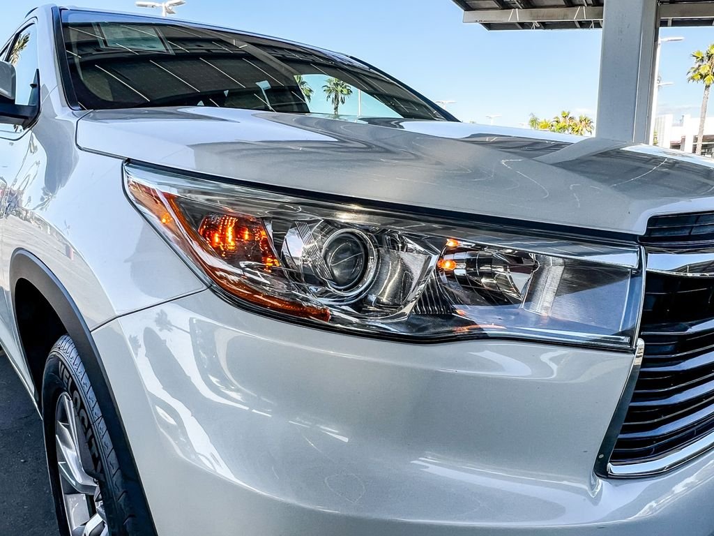 Used 2015 Blizzard Pearl Toyota LE Plus V6 image 7