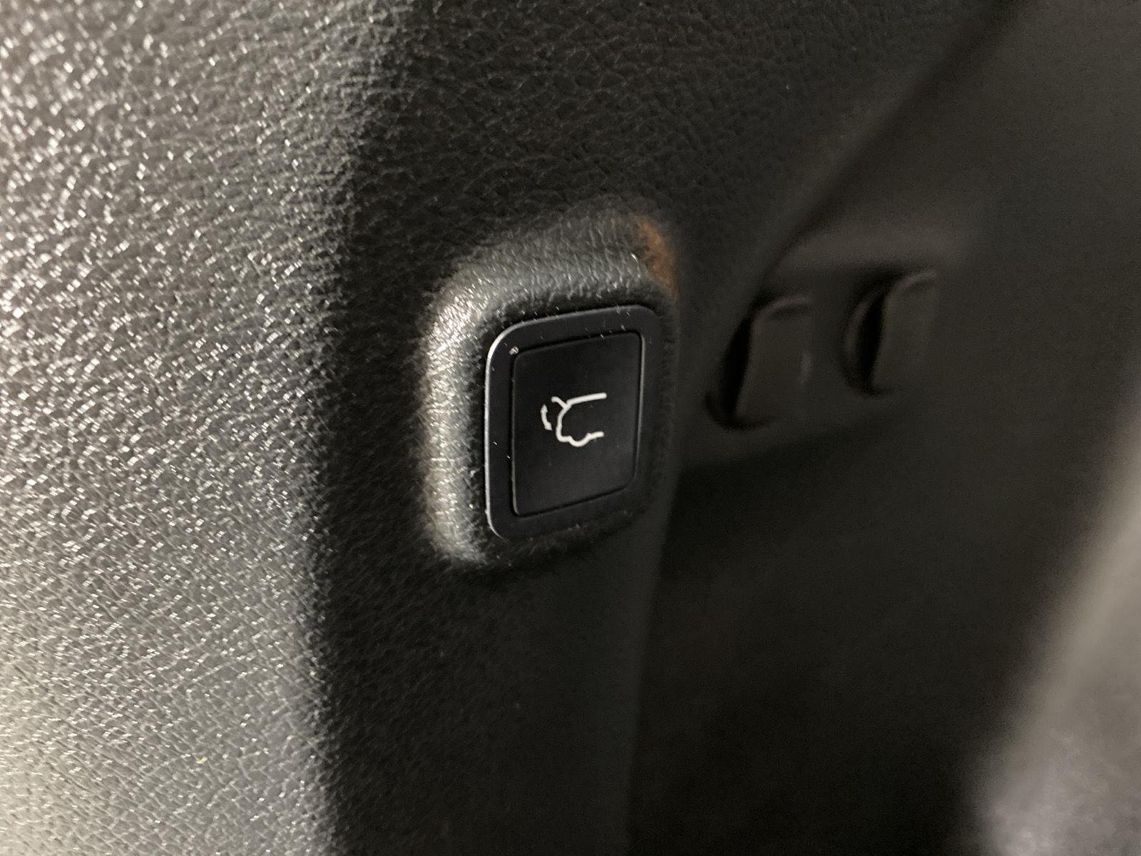 Used 2022 Diamond Black Crystal Pearlcoat Jeep Trailhawk image 26