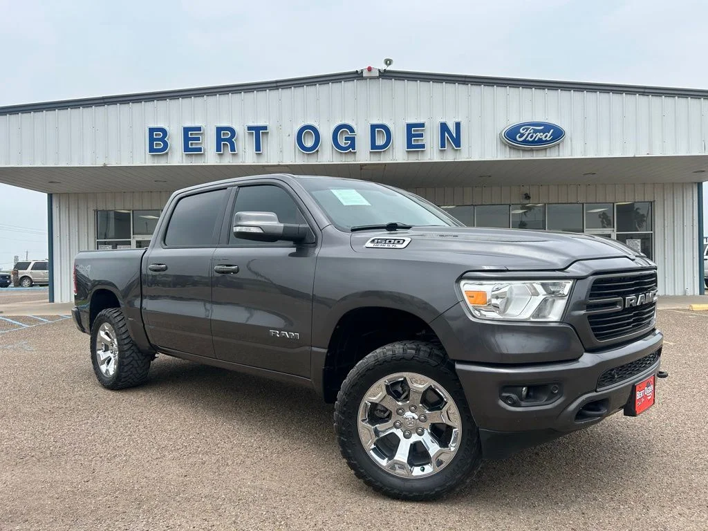 2020 RAM 1500 Big Horn/Lone Star 4x4 Crew Cab 5'7's photo