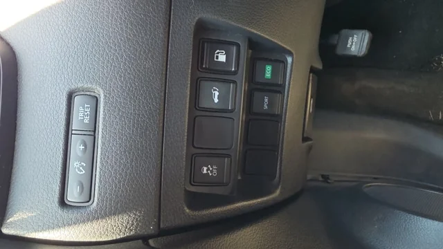 Used 2018 Glacier White Nissan SV image 18