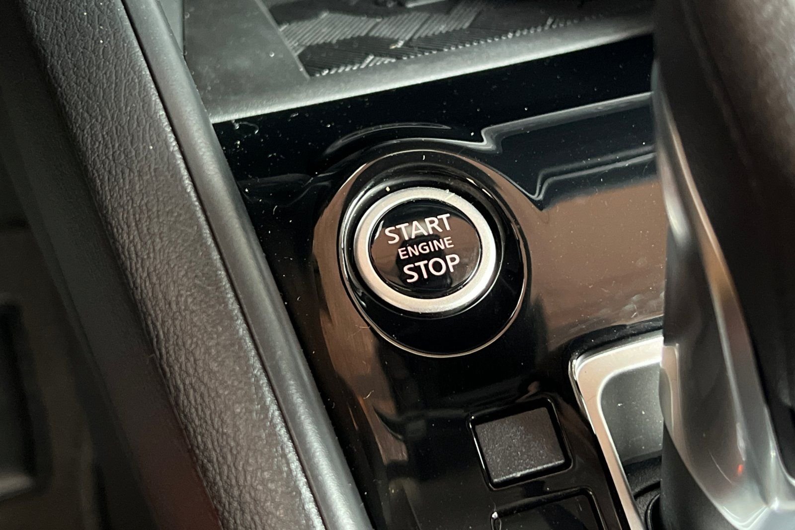 2025 Nissan Versa Sedan SR - Photo 28