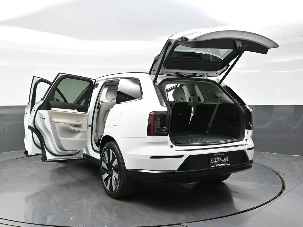 New 2026 Crystal White Volvo Twin Motor Plus image 41