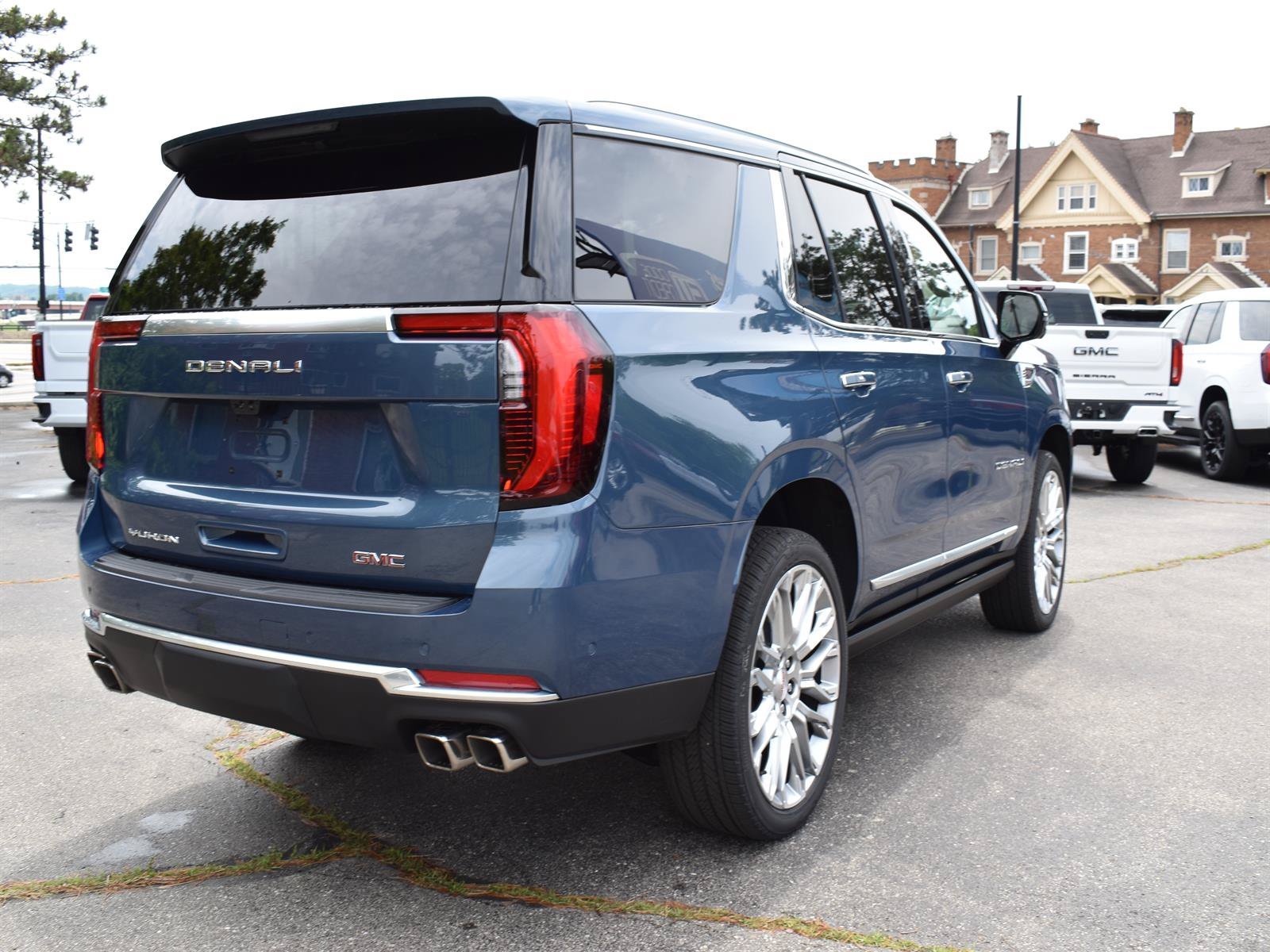 2026 GMC Yukon Denali - Photo 9