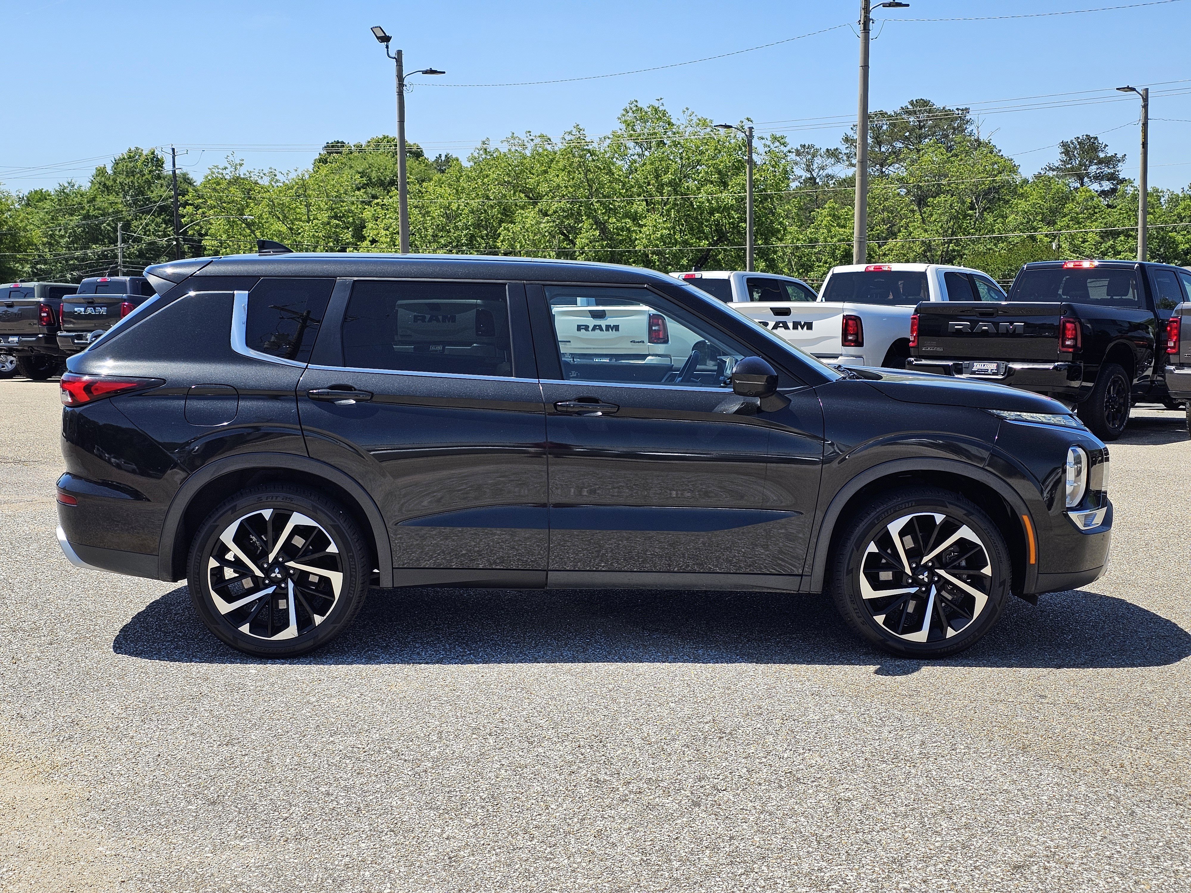Used 2022 Black Diamond Mitsubishi SE Launch Edition image 7