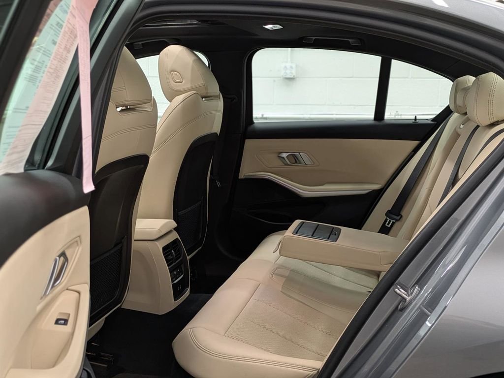 2023 BMW 3 Series 330i - Photo 18