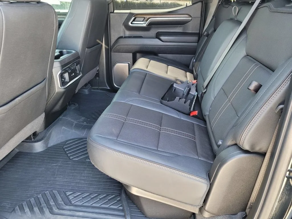 Used 2024 Black Chevrolet High Country image 11
