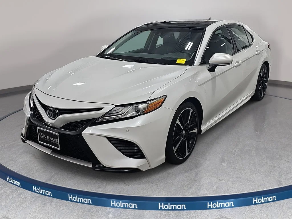 Used 2018 Beige Toyota XSE V6 image 1