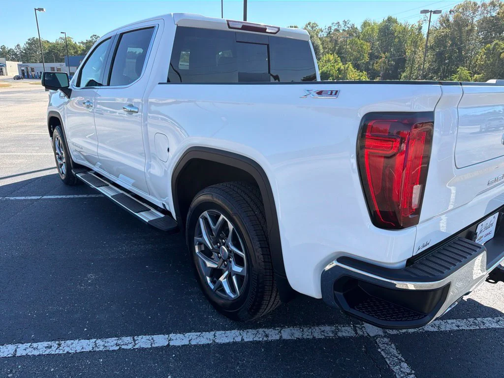 Used 2023 Summit White GMC SLT image 3