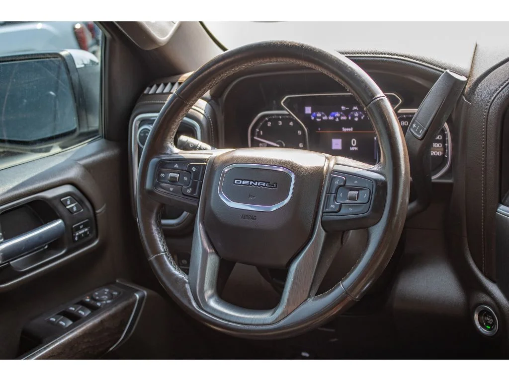 Used 2021 White Frost Tricoat GMC Denali image 37